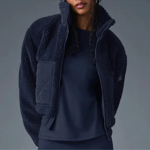 ✨Limited Edition✨ Alo Sherpa Edge Bomber in navy - Picture 2 of 14